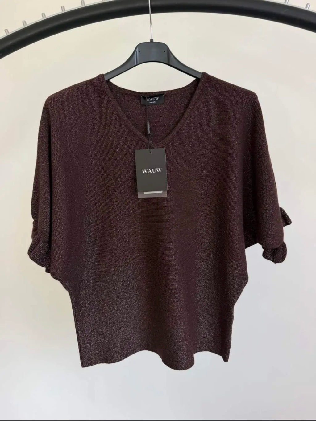 Neulepusero frillahihalla tummanruskea WAUW Fashion