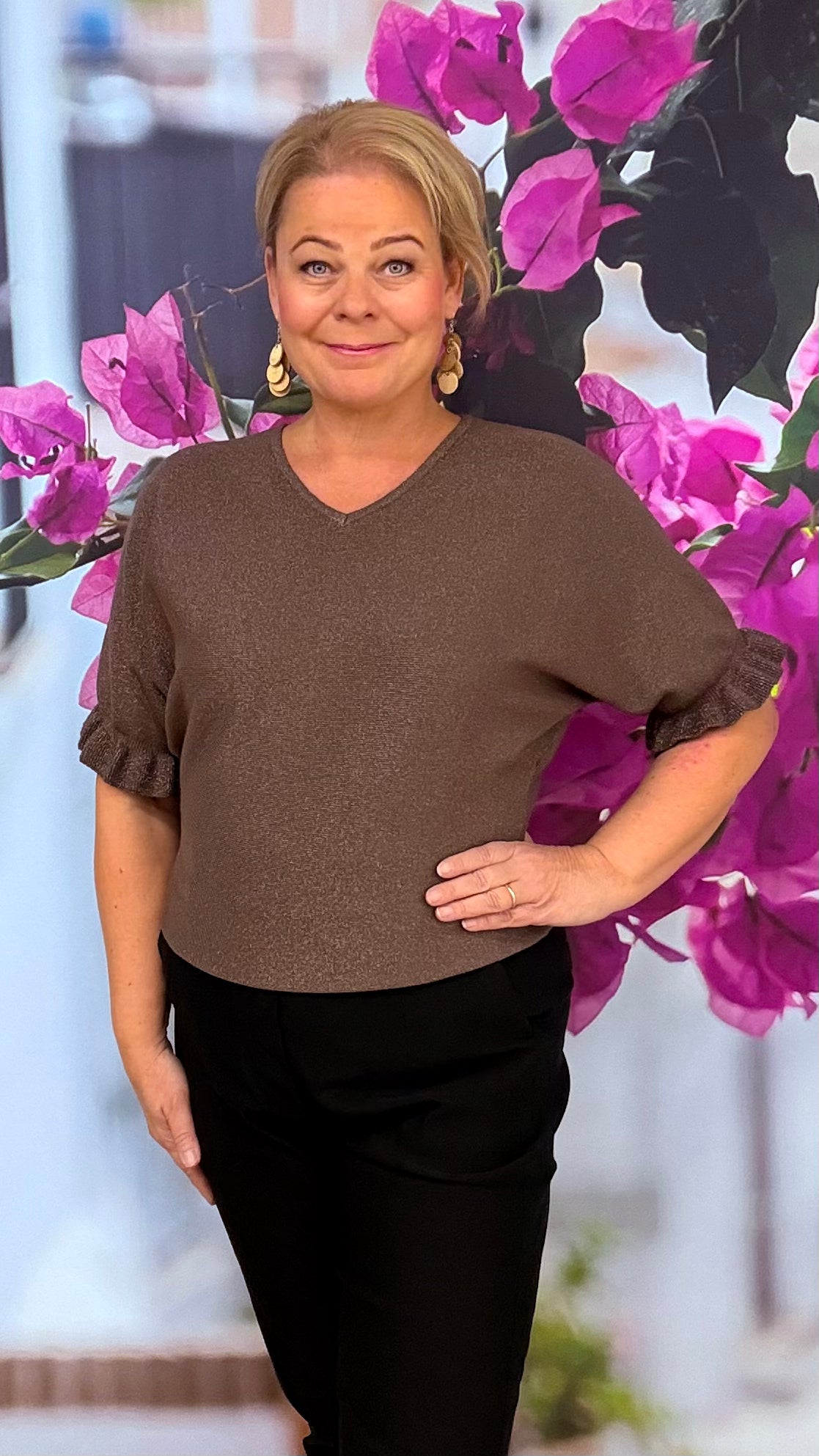Neulepusero frillahihalla taupe WAUW Fashion