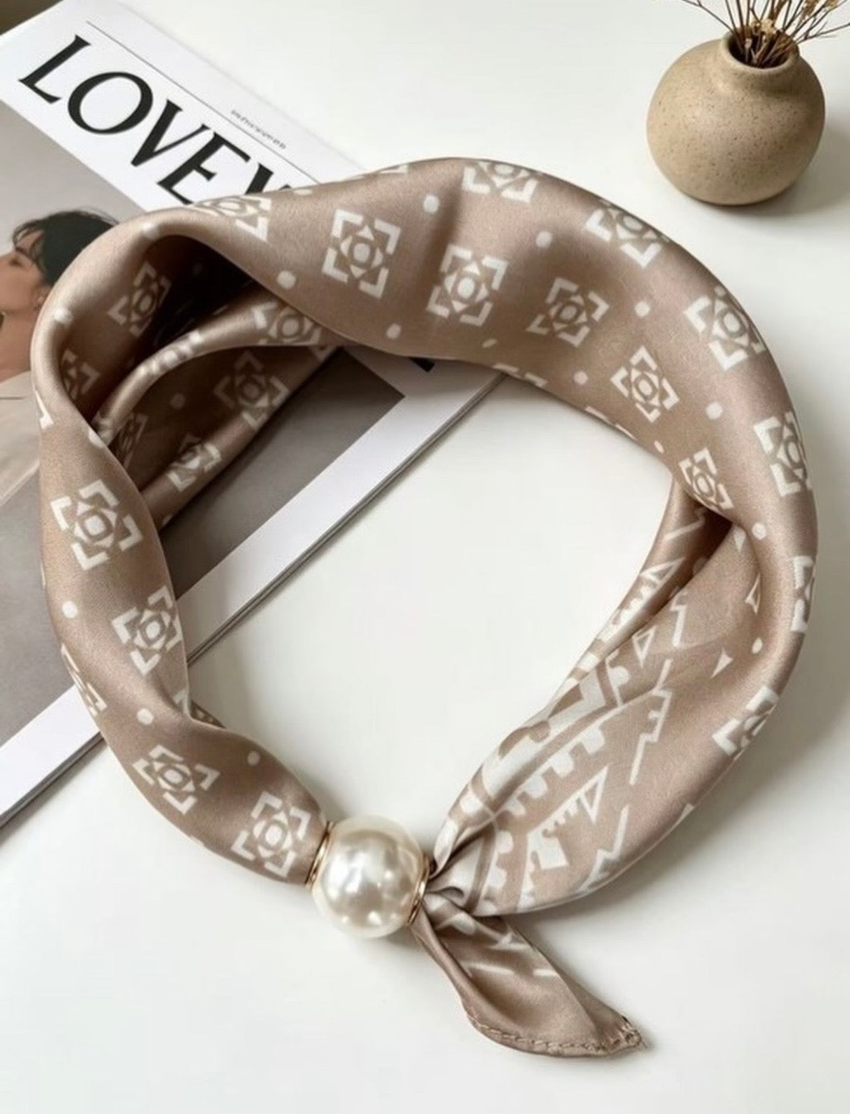 Pieni magneettihuivi beige